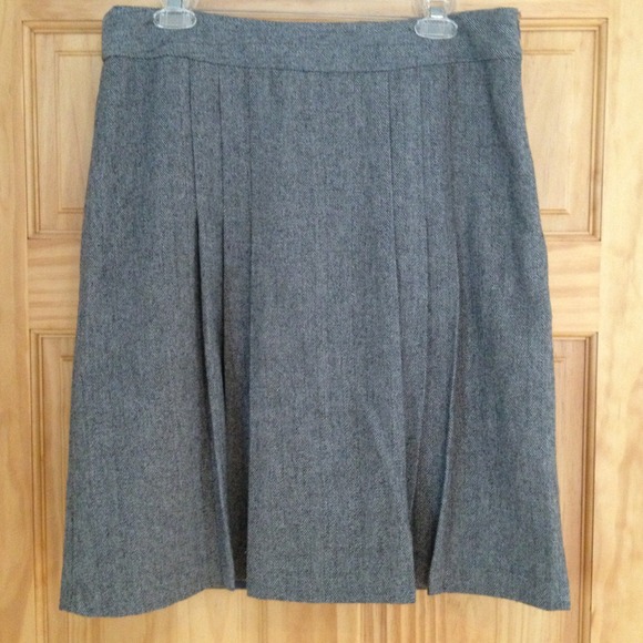 A-line wool gray skirt