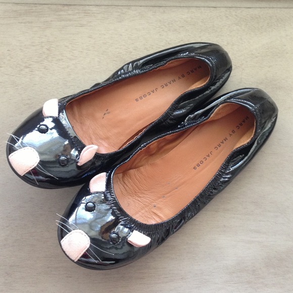 Marc Jacobs black patent leather mouse flats