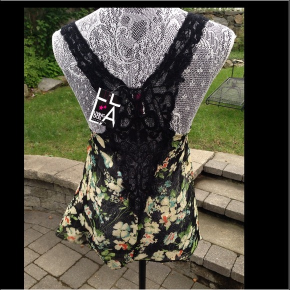 Flower top - Picture 2 of 3