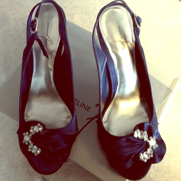 Navy satin heels w rhinestone detail