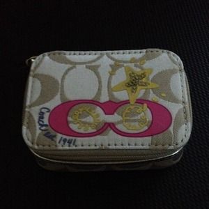 Coach Travel Box