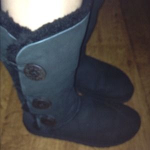 2-day sale- Authentic UGG- Bailey Button