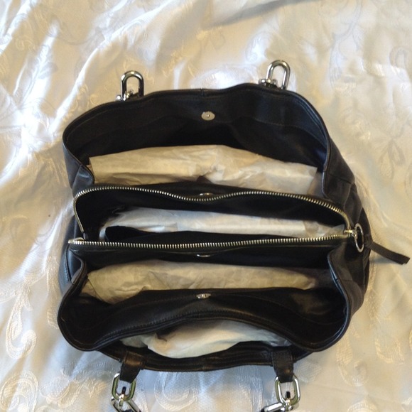 🎉Host Pick🎉Black Leather Coach Bag - Picture 2 of 4