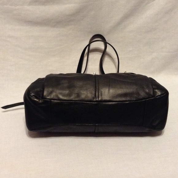 🎉Host Pick🎉Black Leather Coach Bag - Picture 4 of 4