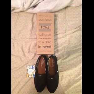 New Black TOMS size 7