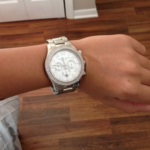 💥SOLD💥 New Michael Kors Oversized Watch - Picture 2 of 4