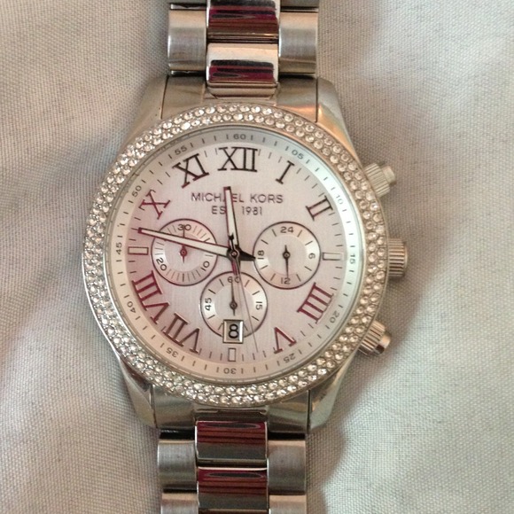 💥SOLD💥 New Michael Kors Oversized Watch - Picture 4 of 4