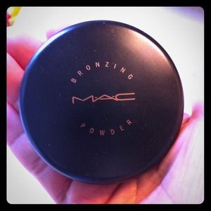 🔴SOLD🔴Mac bronzing powder