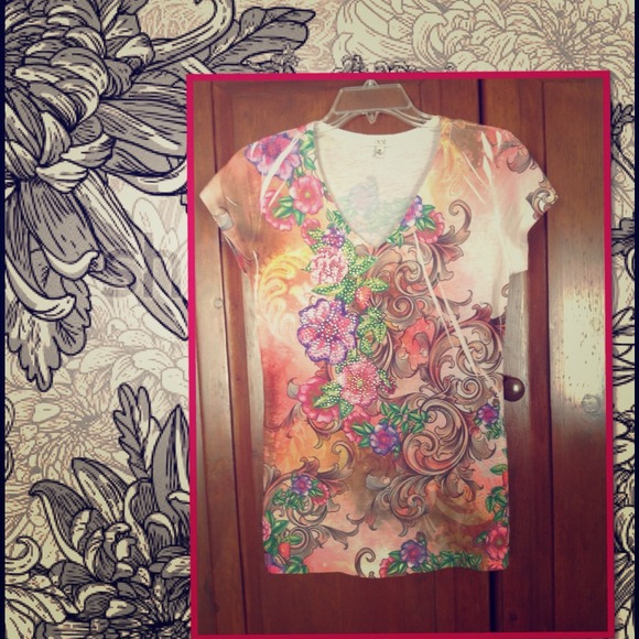 Cache top w/ rhinestones and gold studs