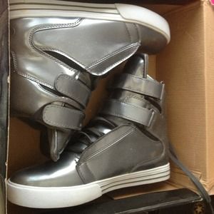 Supra hi top silver shoes