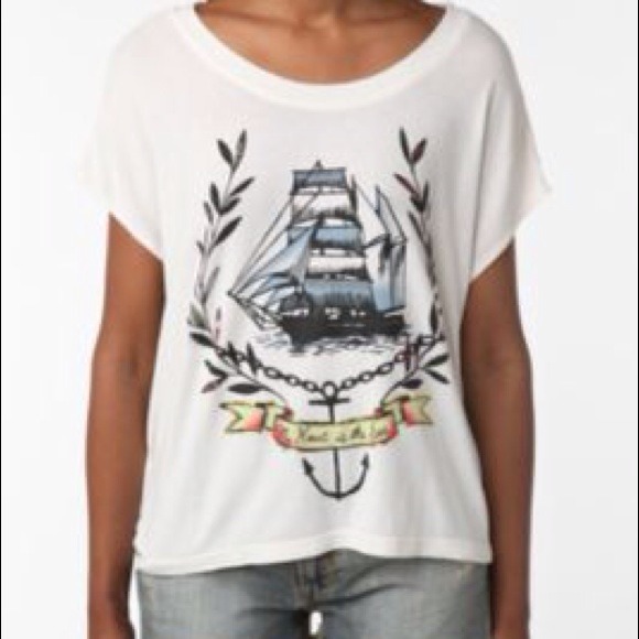 UO boxy tee shirt