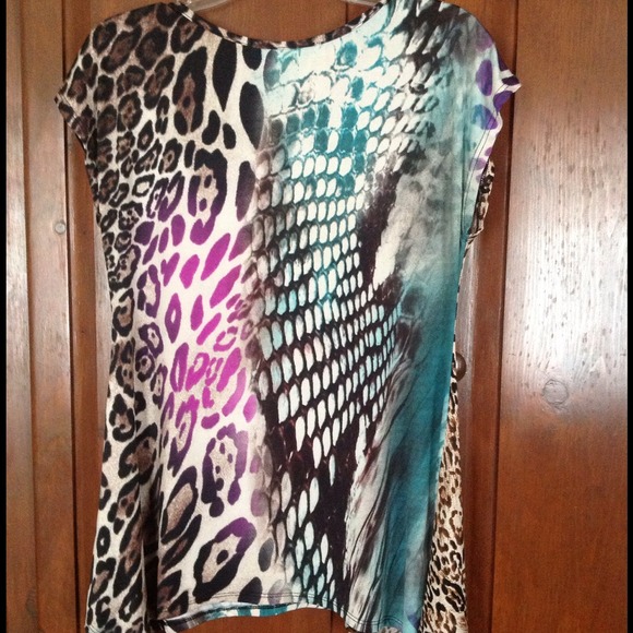 Lovely shark bite top with rosette - Picture 3 of 3