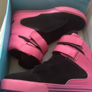 Supra hi top shoes black and pink