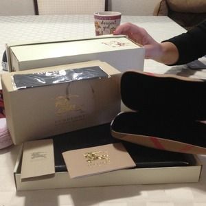 ""Only thebox and Case"" burberry sunglasess. Case