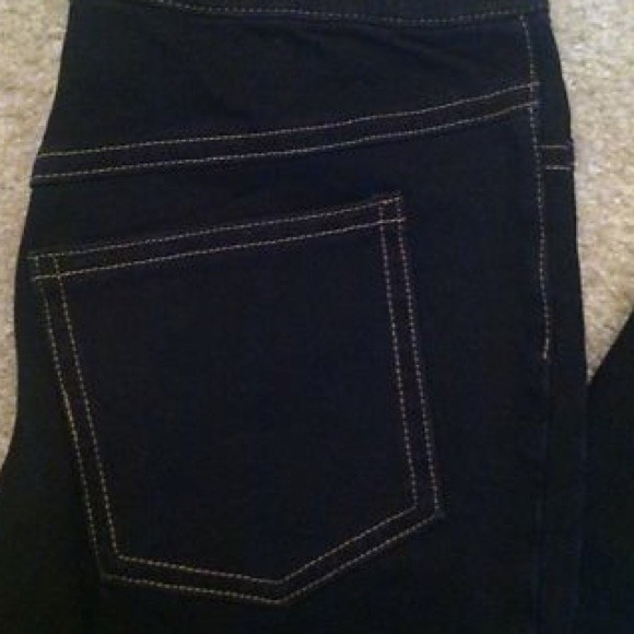 SOLD!! Hue Denim Leggings - Size XS