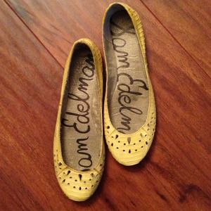 Hardly worn yellow Sam Edelman flats.