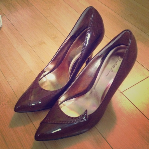 Brown pointy toed heels - Picture 1 of 4