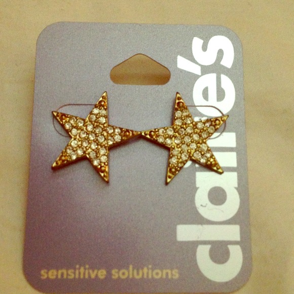 Star shaped stud earrings 💕
