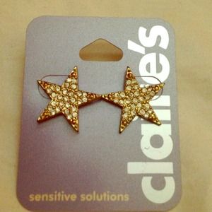Star shaped stud earrings 💕
