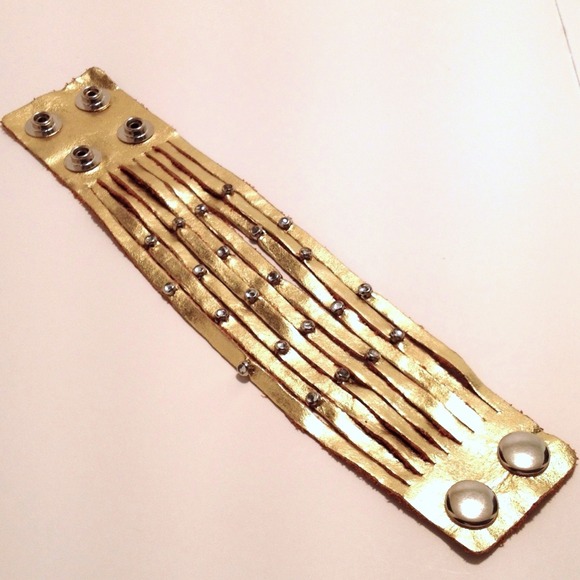 Leather bracelet with rhinestones NWOT - Picture 2 of 2