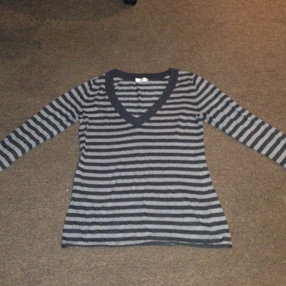 Gray old navy sweater