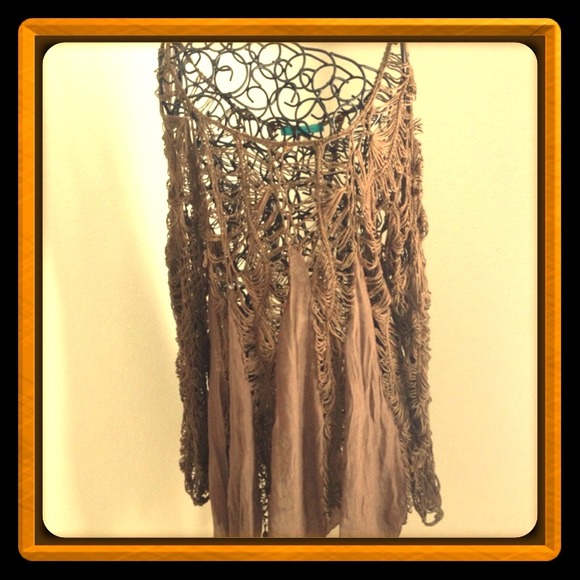 ✨Reduced✨Brown crochet tunic top!!