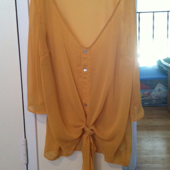 V-neck adjustable front tie top