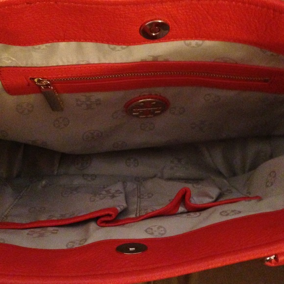 Tory Burch- Amanda Classic Handle Hobo- Flame Red - Picture 3 of 4