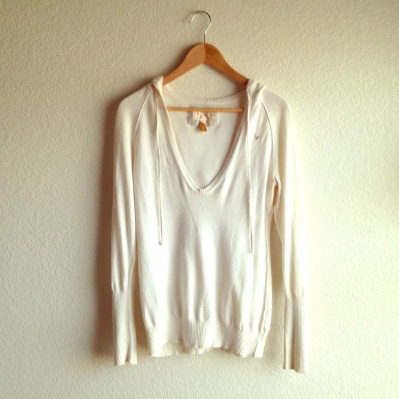 Cream Hoddie Sweater