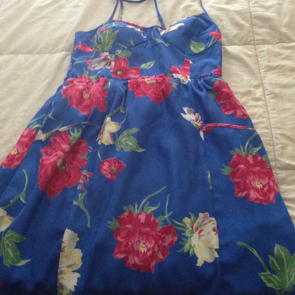 Sold in a bundle! AE dress
