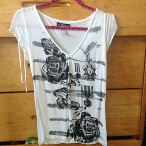 Cap sleeve graphic shirt