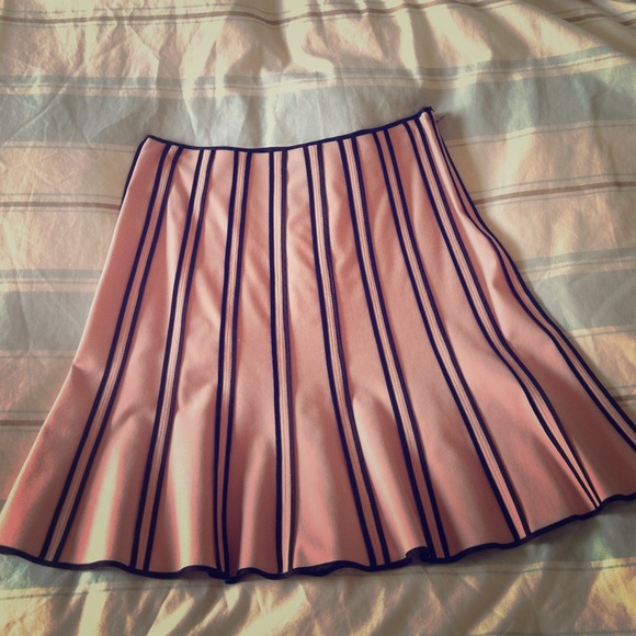 🎉Host Pick 12/23🎉🎉 INC pink and chocolate skirt