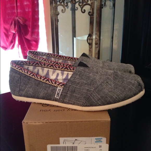 Size 8.5 Chambray Toms! Excellent condition!