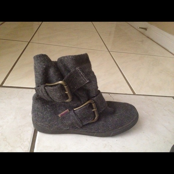SOLD 🔴 Blowfish Grey buckled ankle boots -