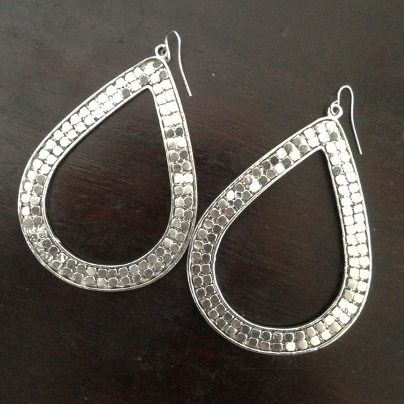 🚫SOLD🚫 Silver teardrop earrings