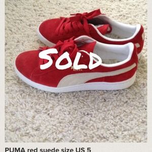 << SOLD >>.PUMA red suede size US 5