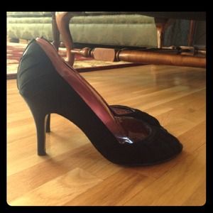 Black peep toe Nina pumps