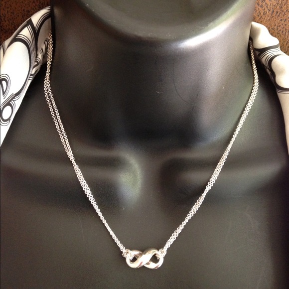 ❌SOLD❌Tiffany infinity necklace Authentic - Picture 2 of 4