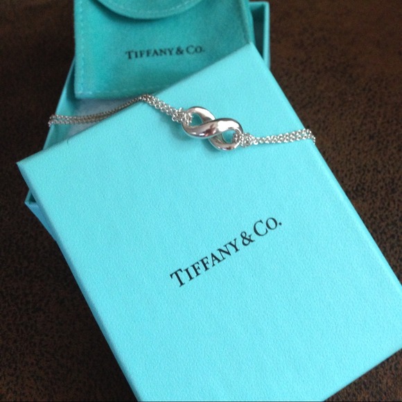 ❌SOLD❌Tiffany infinity necklace Authentic - Picture 3 of 4