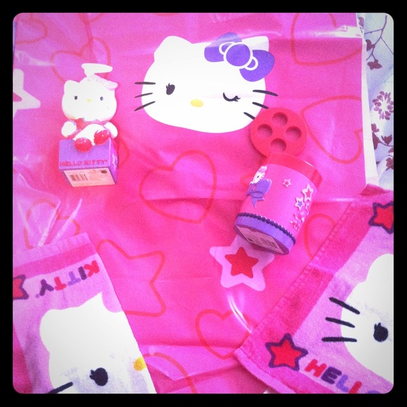 SOLD***!!!H-KittyBathroom:Curtain, towels+2 pc set