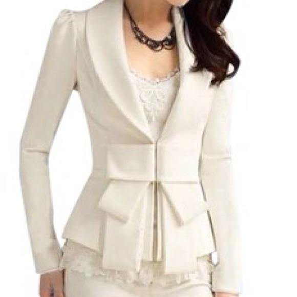 🎉HOST PICK 11/02🎉 Shawl collar white blazer