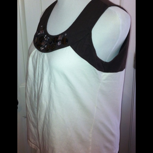 JEWELED BROWN AND WHITE SLEEVELESS TOP - Picture 2 of 4