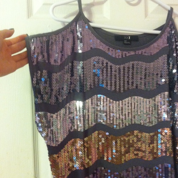 All Over Sparkle Top - Picture 2 of 4