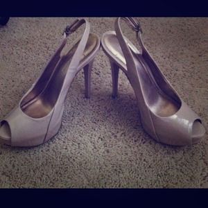 Bcbg size 8 nude heels!