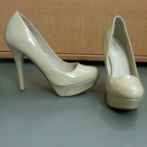 Lowered! Nude platform heels