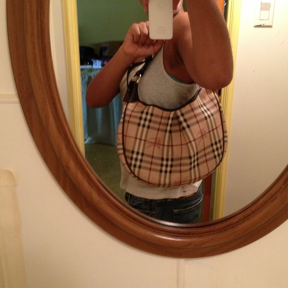 Classic Burberry hobo bag!!! - Picture 3 of 4