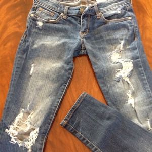 Very distressed skinny A&F Jean