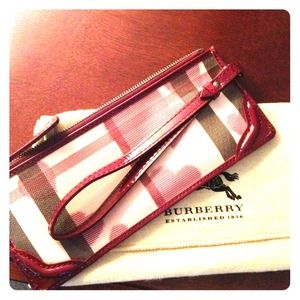 New Burberry Nova Heart Wristlet in Berry