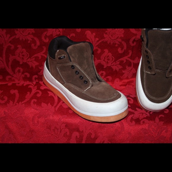 Brown Shoes; size 6.