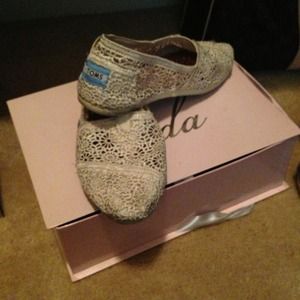 Crochet toms size 7.5